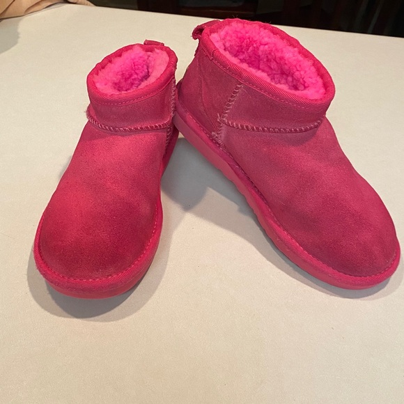 UGG ULTRA MINI Boots Booties Dark Peony GUC Womens Sz 6 - Picture 13 of 13